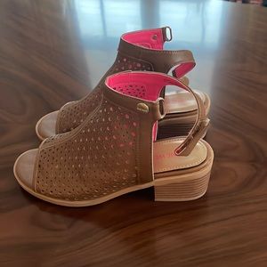 Nine West Size 3 Girls Brown wedge sandals